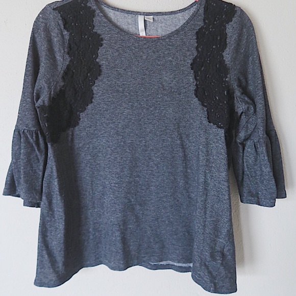 LC || Lauren Conrad ruffle bell quarter sleeve Top - Picture 1 of 4